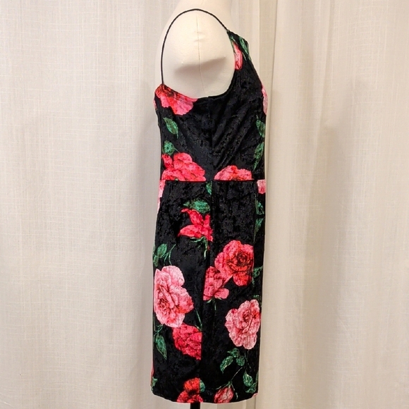 Floral Crushed Velvet Party Dress - Stretchy - Picture 5 of 8